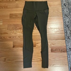 Lululemon wu see under with mesh panels on back